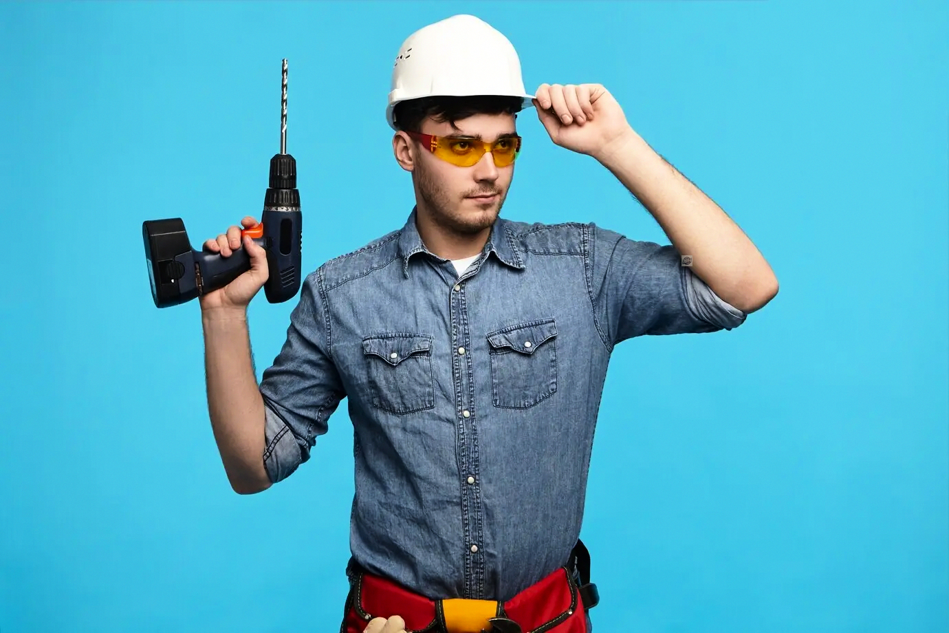 Collage de directores de producto y comerciales responsables de márgenes en sesiones de planificación